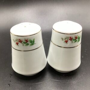 VTG Lefton‎ Holly Berry Garden Salt & Pepper Shakers-White W/ Gold Trim-3.25"